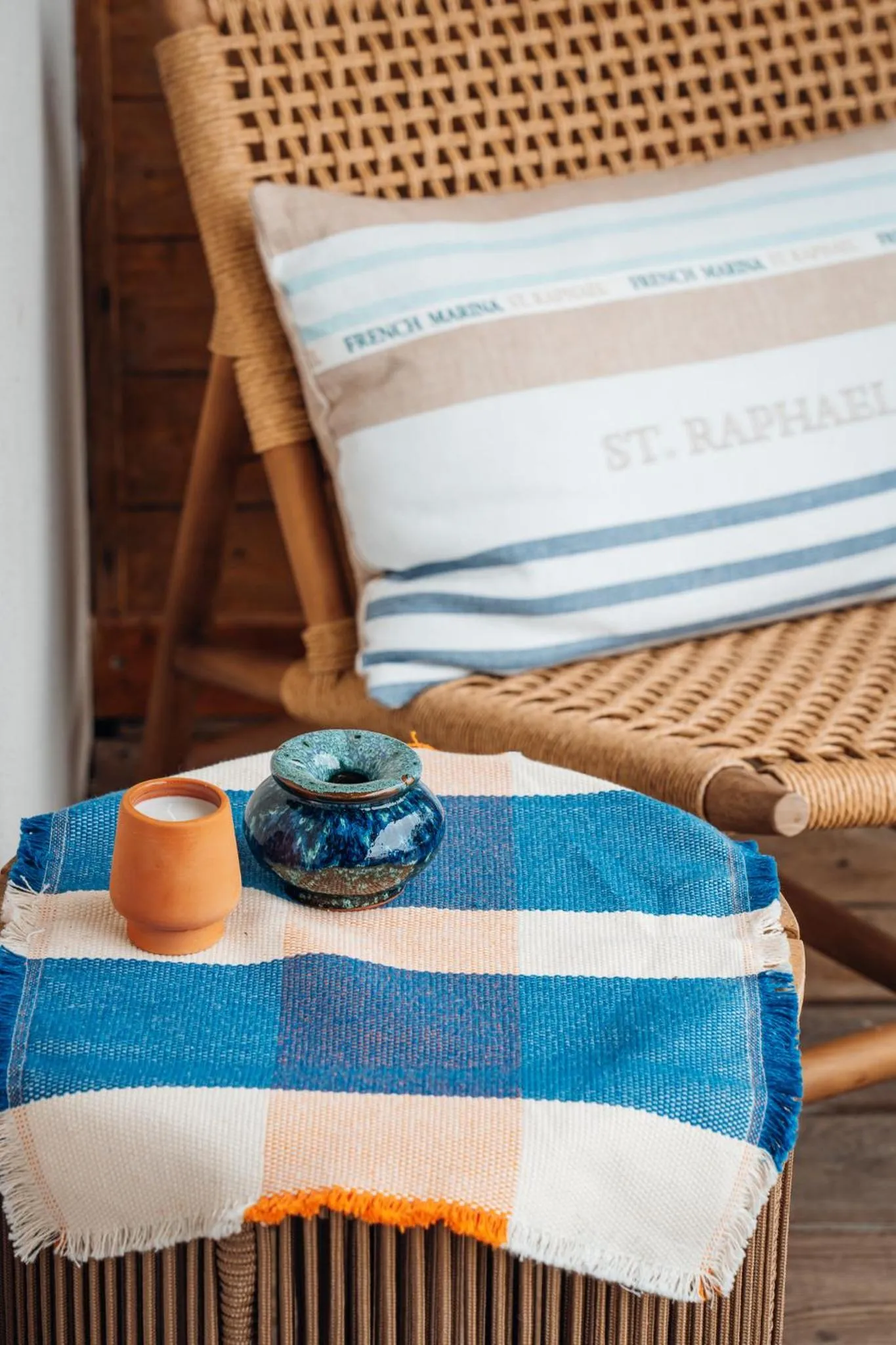 Living room, Bed in Les Charmes du Petit Pré