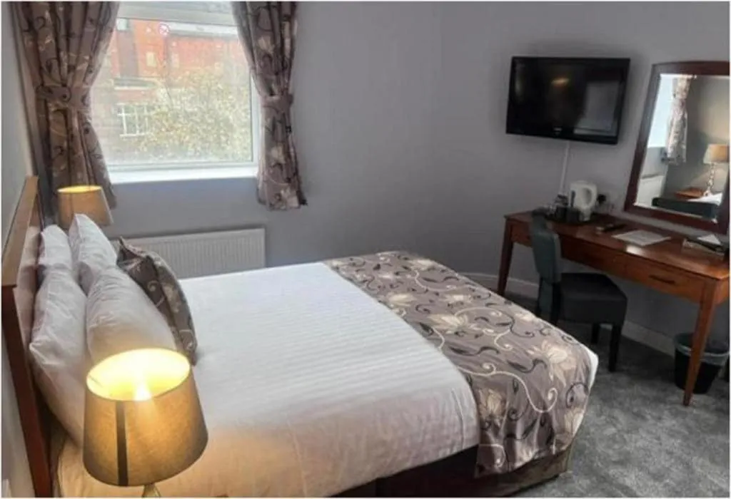 Bedroom, Bed in Dancenter East Midlands Airport