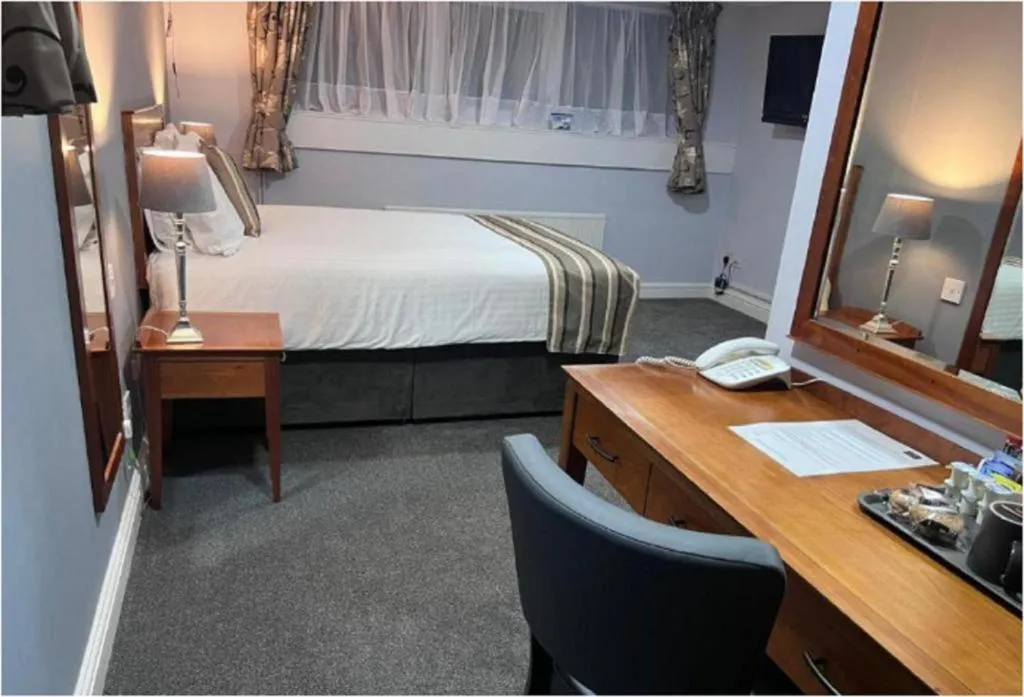 Bedroom, Bed in Dancenter East Midlands Airport