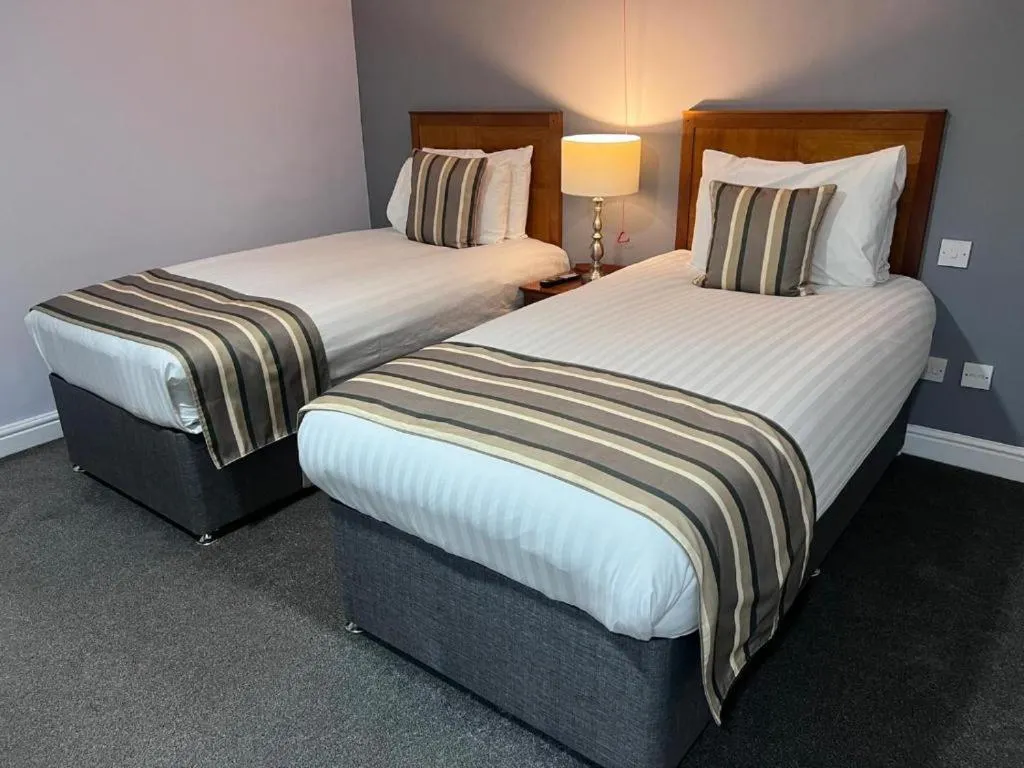 Bedroom, Bed in Dancenter East Midlands Airport