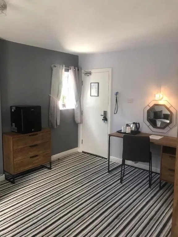 Bedroom in Dancenter East Midlands Airport