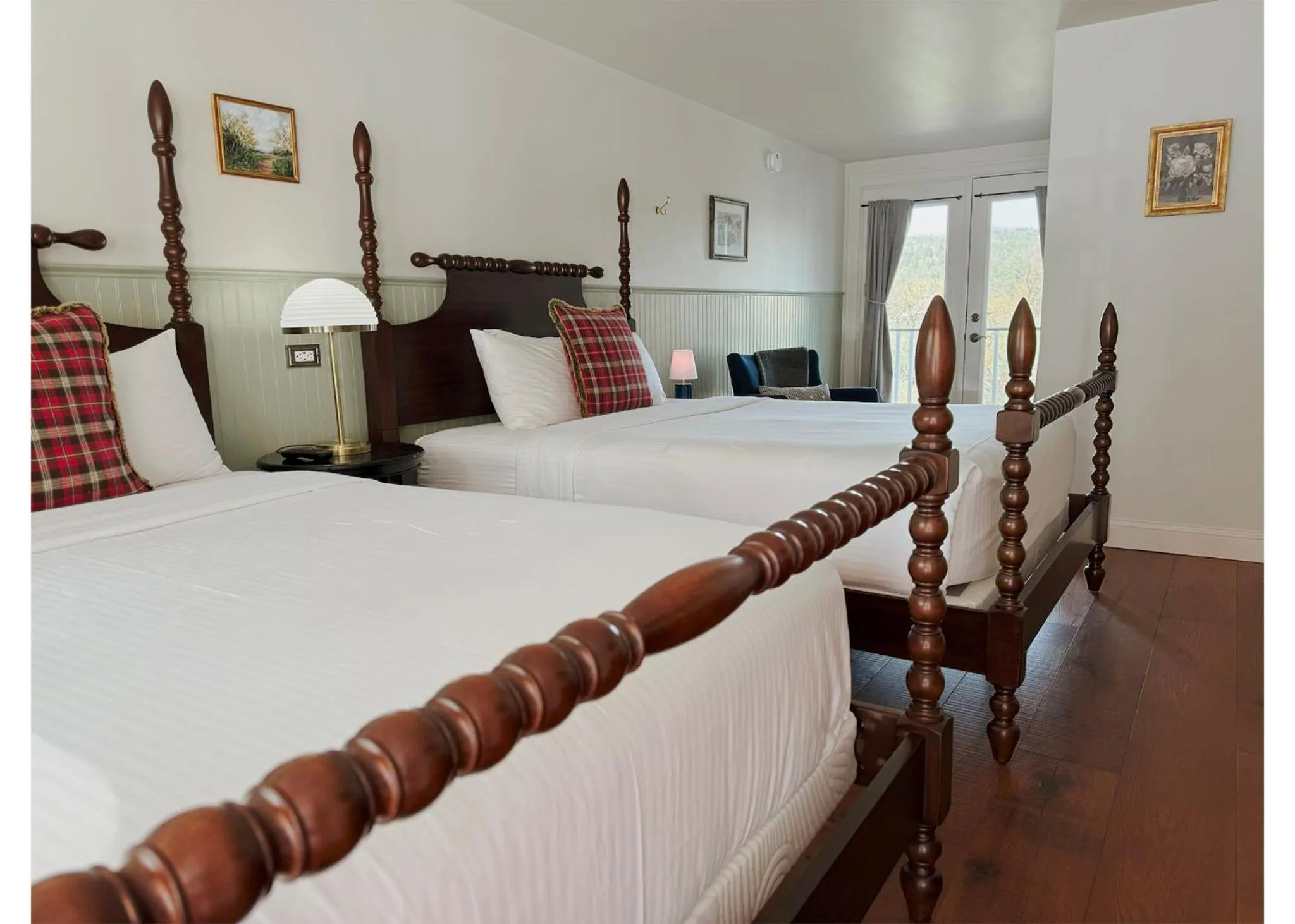 Photo of the whole room, Bed in The Shire Woodstock