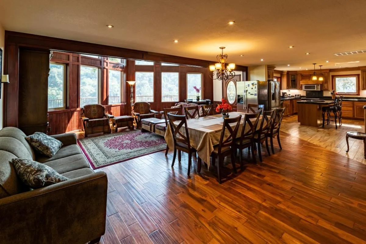 Waterfall Lodge near Yosemite Endless Pool, Hot Tub, Playground