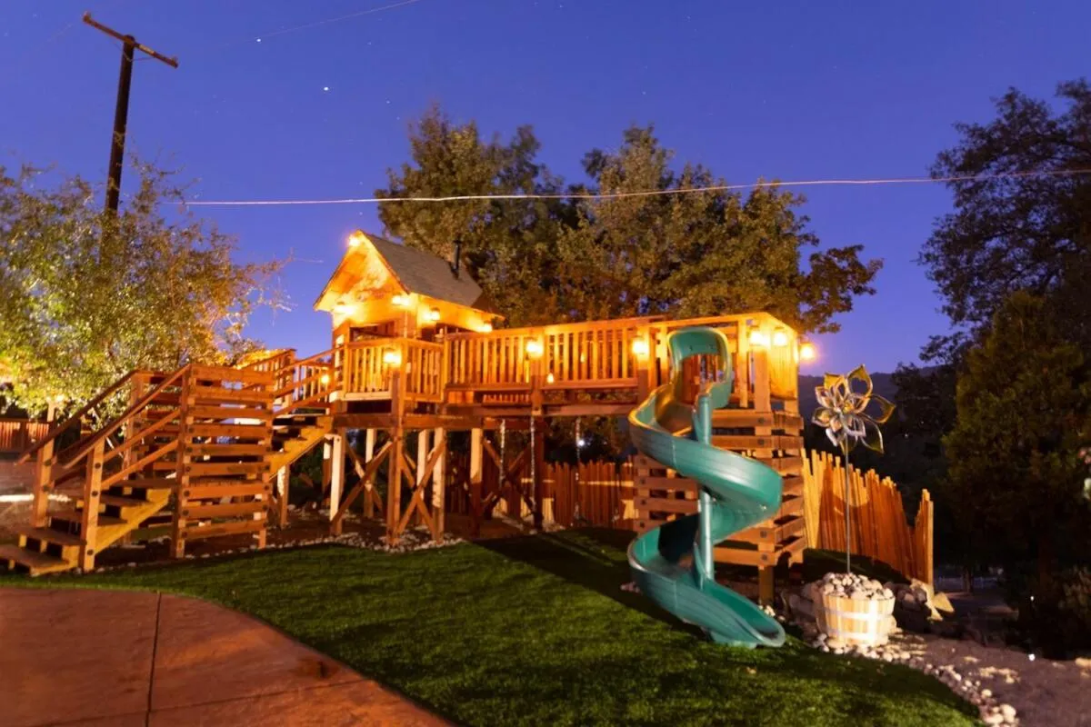 Waterfall Lodge near Yosemite Endless Pool, Hot Tub, Playground