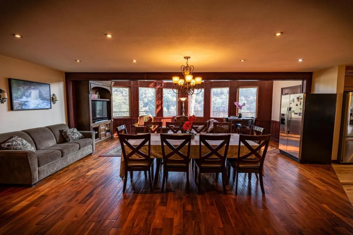 Waterfall Lodge near Yosemite Endless Pool, Hot Tub, Playground