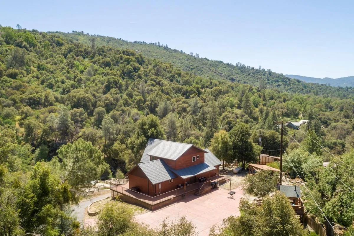 Waterfall Lodge near Yosemite Endless Pool, Hot Tub, Playground