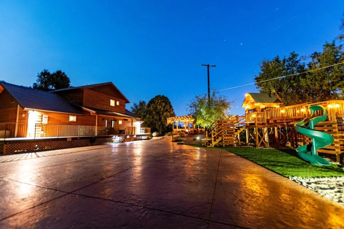 Waterfall Lodge near Yosemite Endless Pool, Hot Tub, Playground