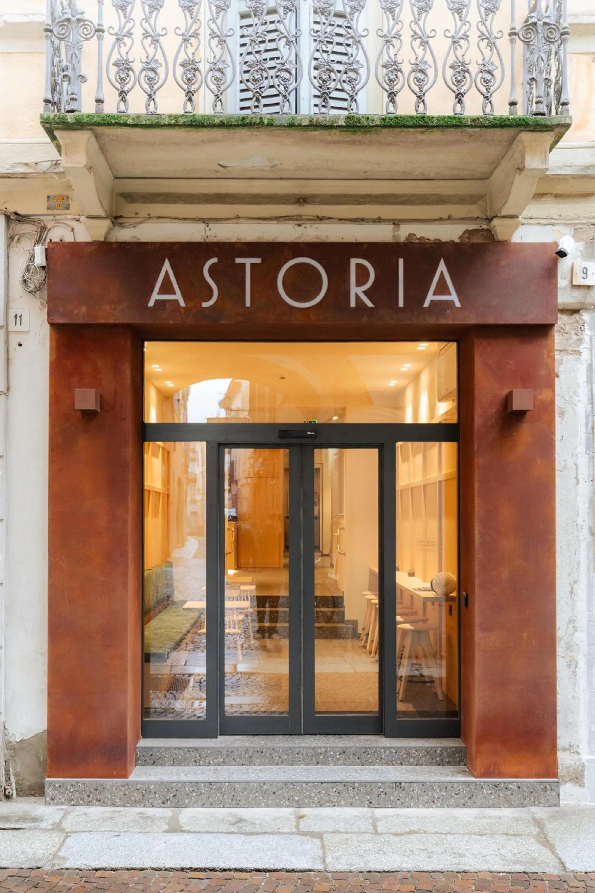 Facade/entrance in Hotel Astoria