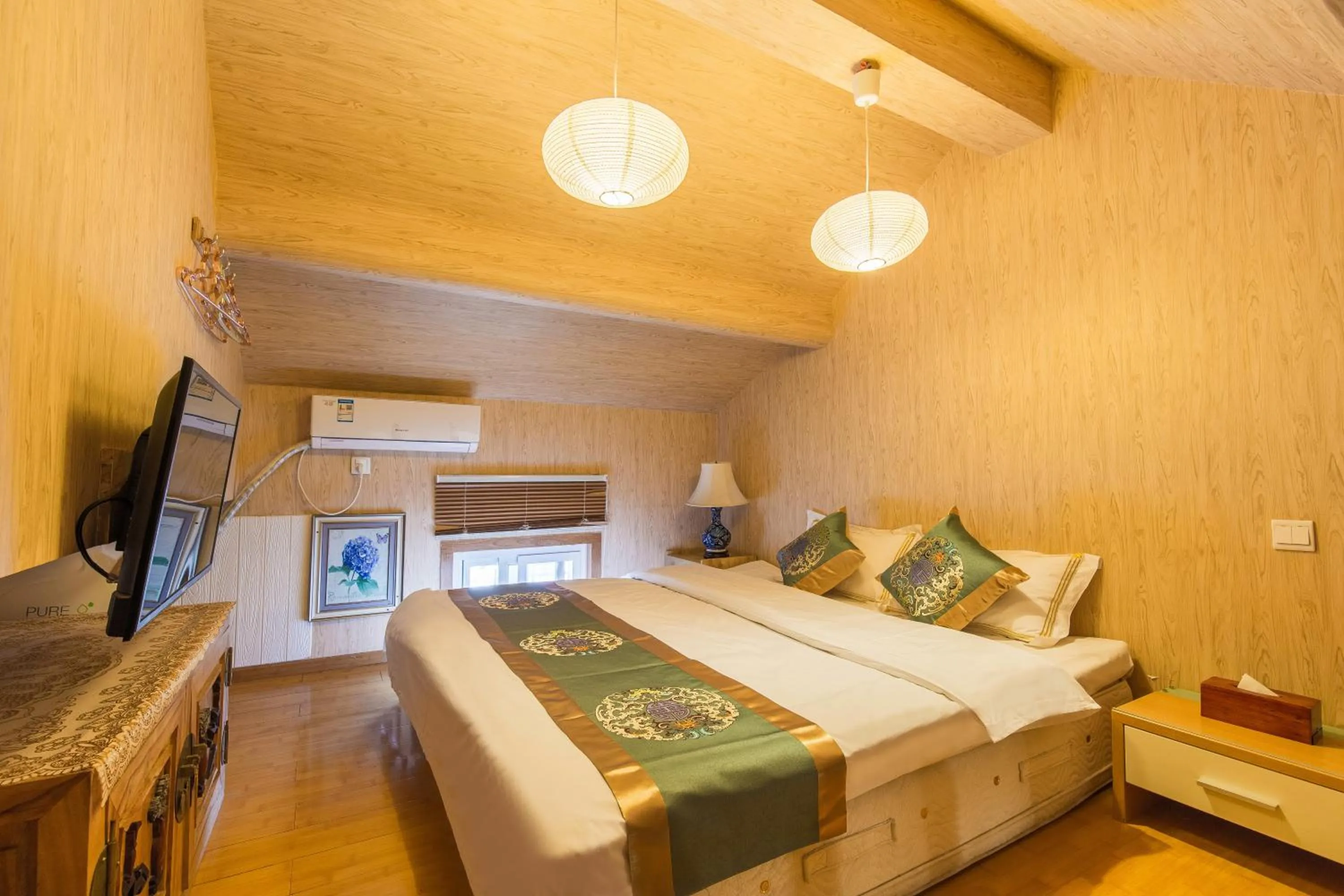 Bed in Beijing Rong Courtyard Boutique Hotel