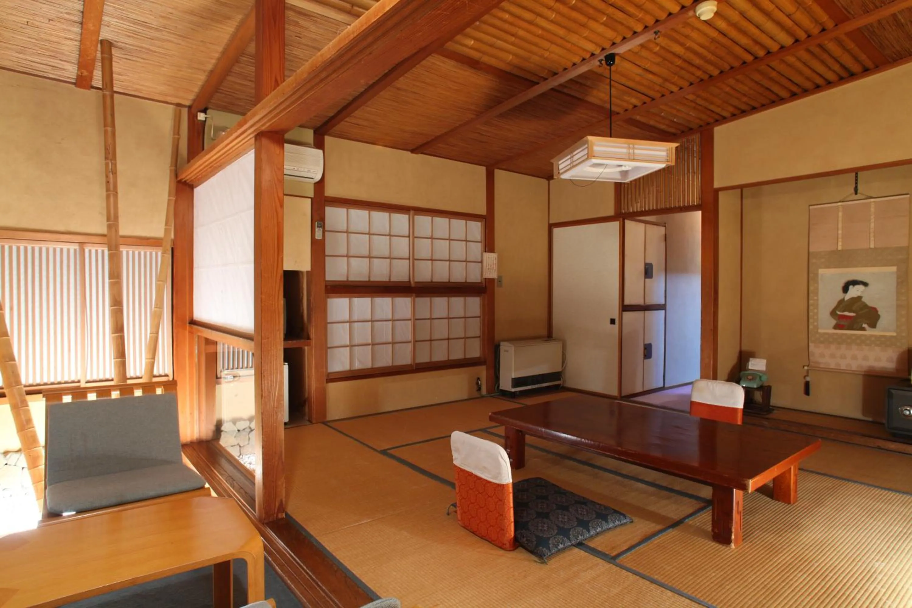 Photo of the whole room in Hatsunoyu