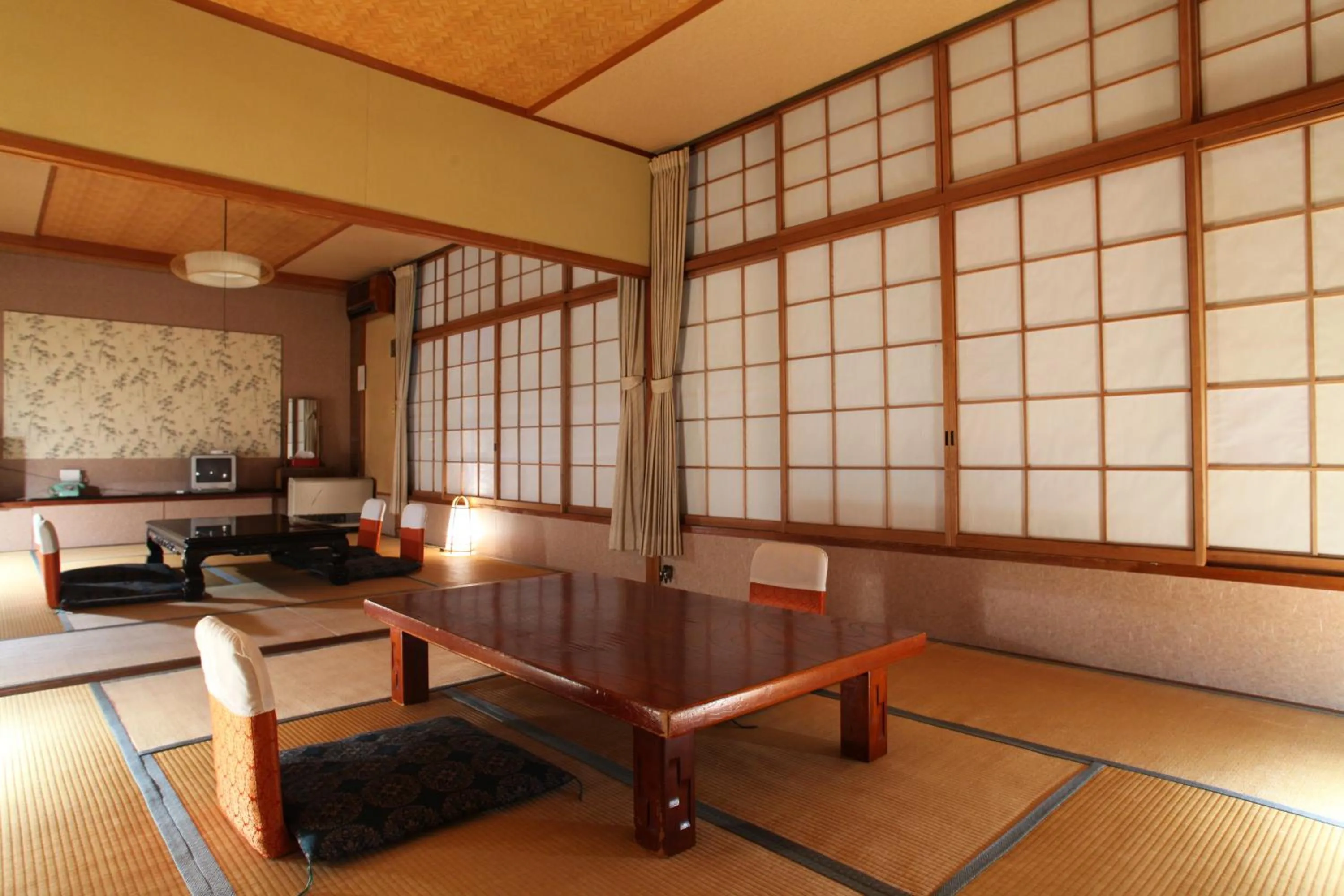 Photo of the whole room in Hatsunoyu