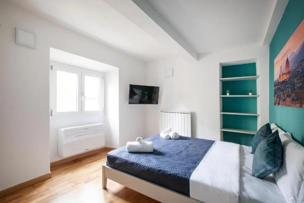 Bed in Relais Lavagnini Florence