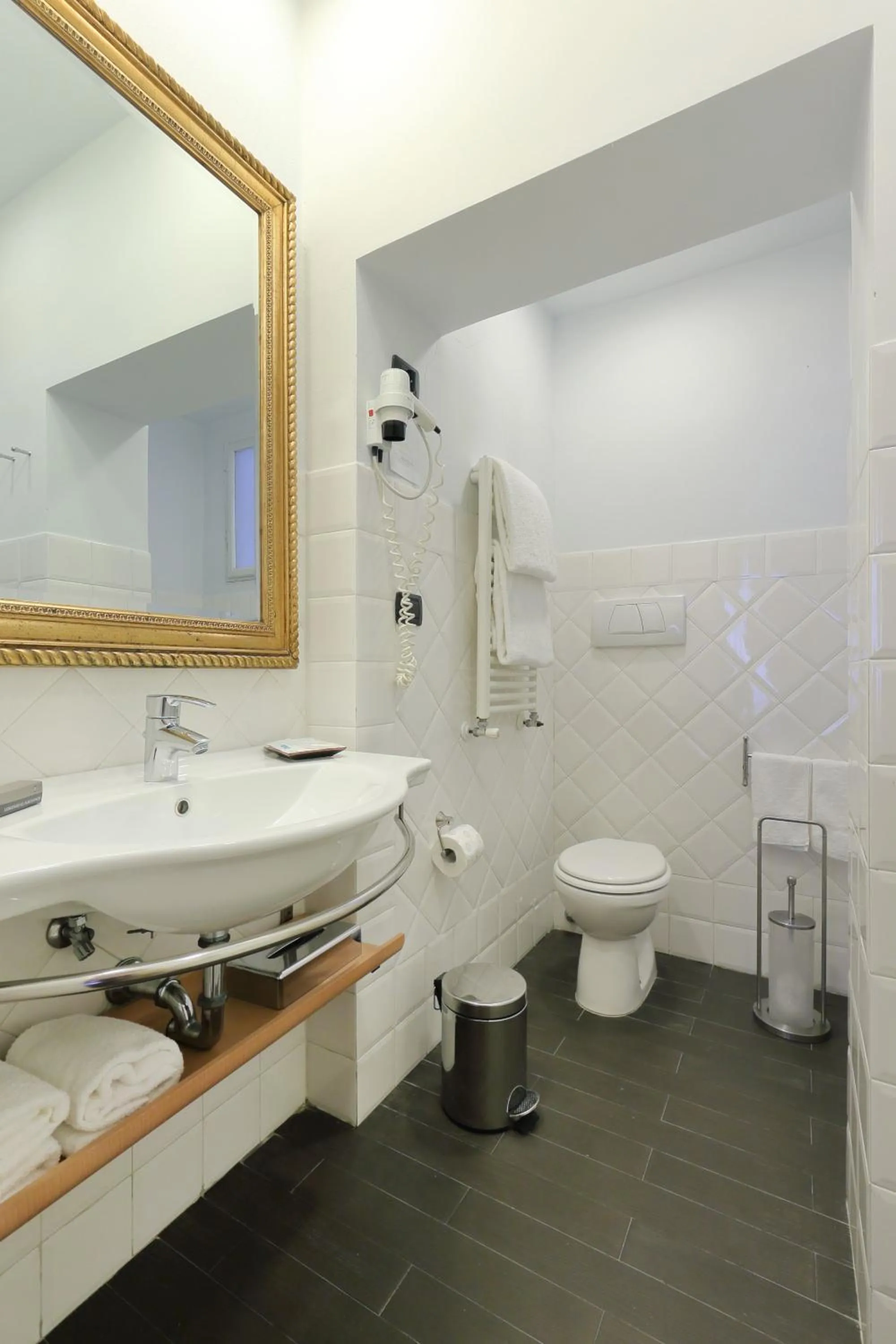 Bathroom in Relais Lavagnini Florence