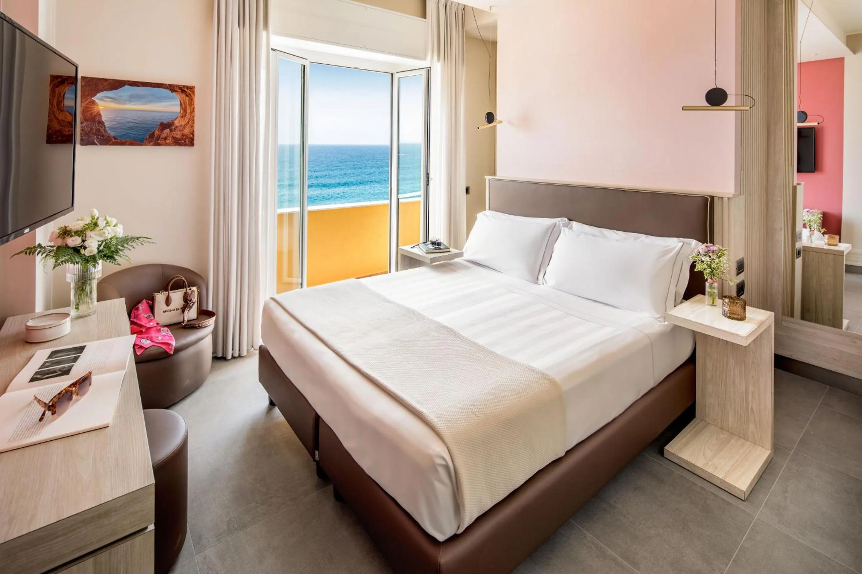 Bedroom, Bed in Hotel Albatros Varigotti