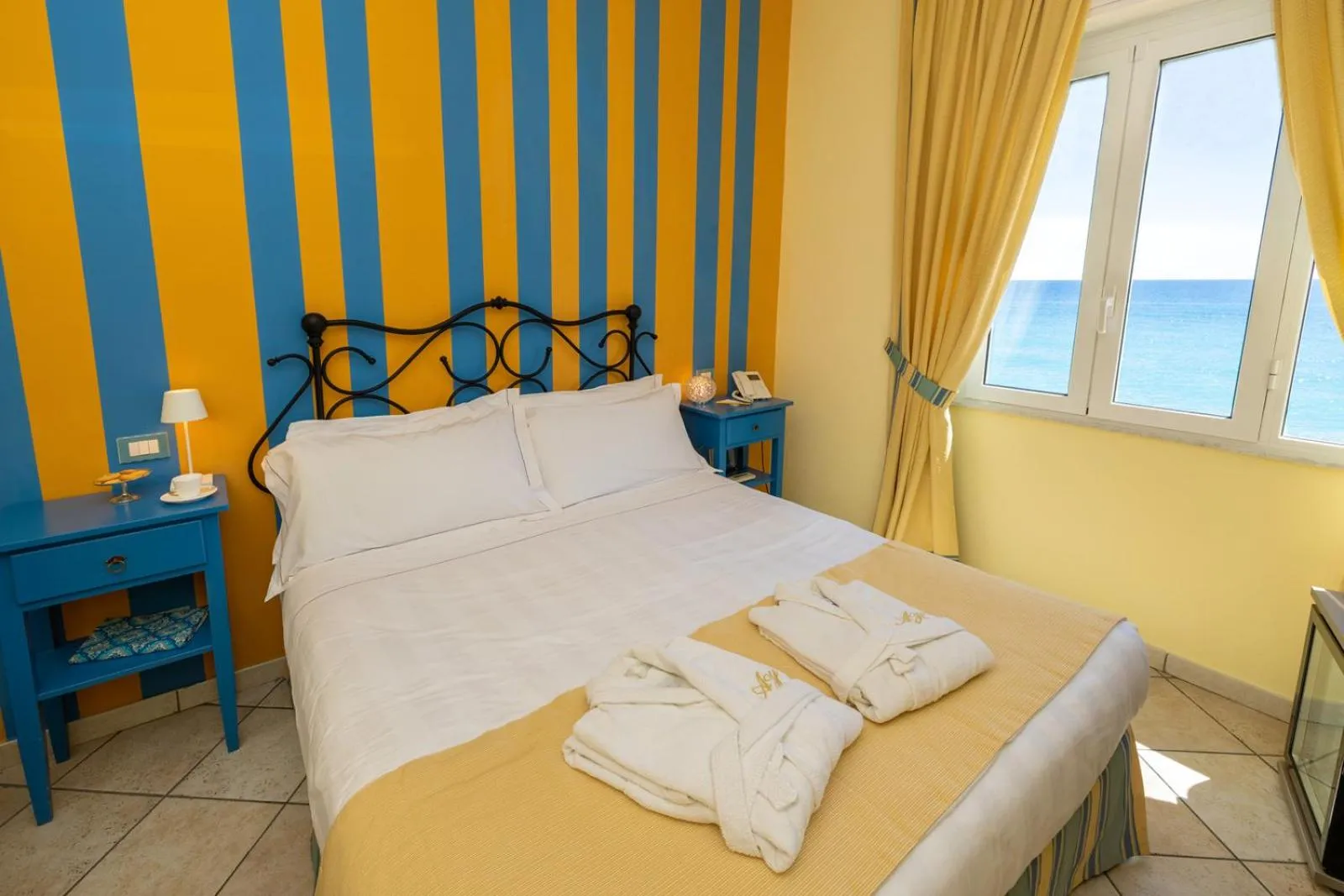 Photo of the whole room, Bed in Hotel Albatros Varigotti