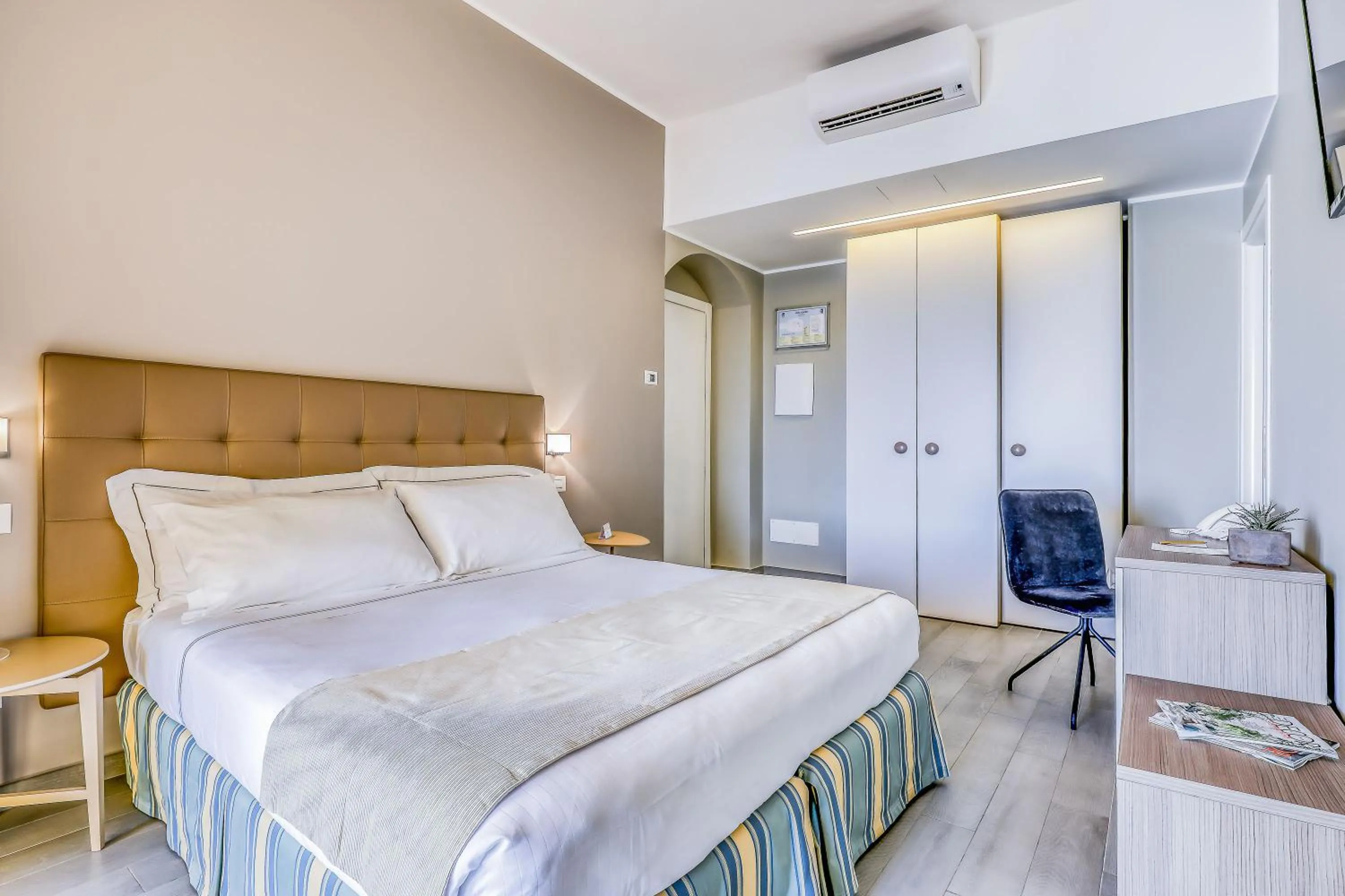 Photo of the whole room, Bed in Hotel Albatros Varigotti