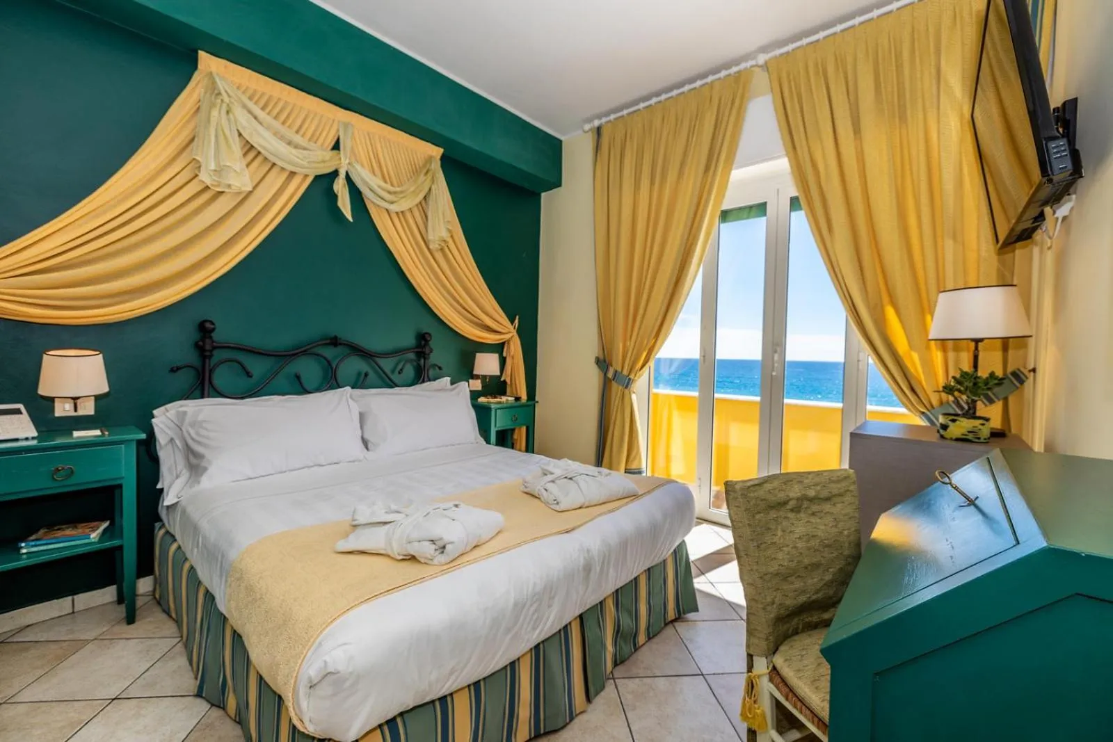 Bedroom, Bed in Hotel Albatros Varigotti