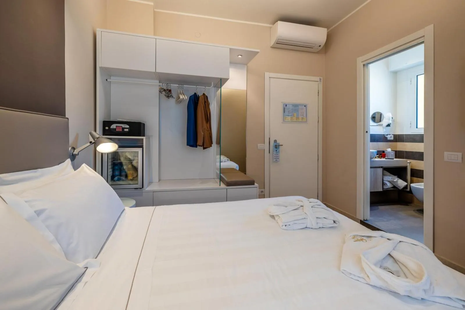 Bed in Hotel Albatros Varigotti