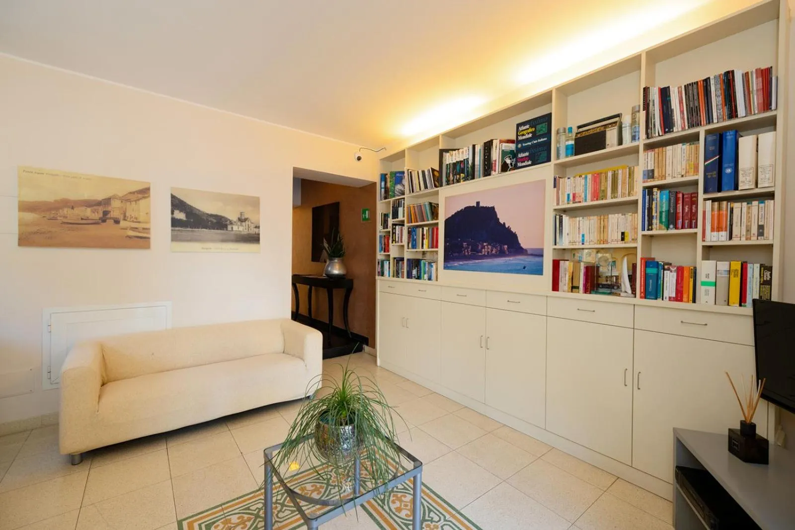 TV and multimedia in Hotel Albatros Varigotti