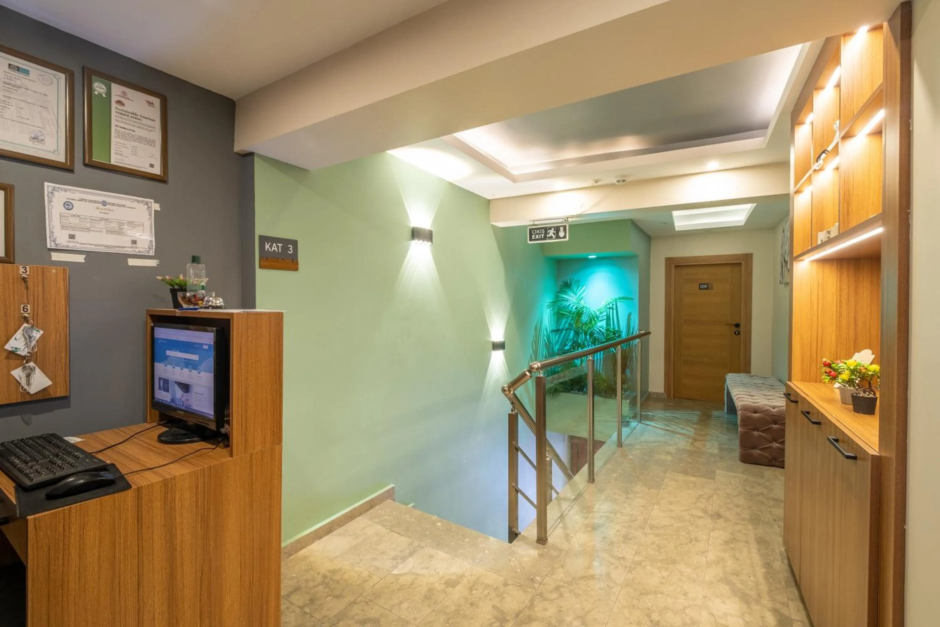 Lobby or reception in İstanbulites Hotel