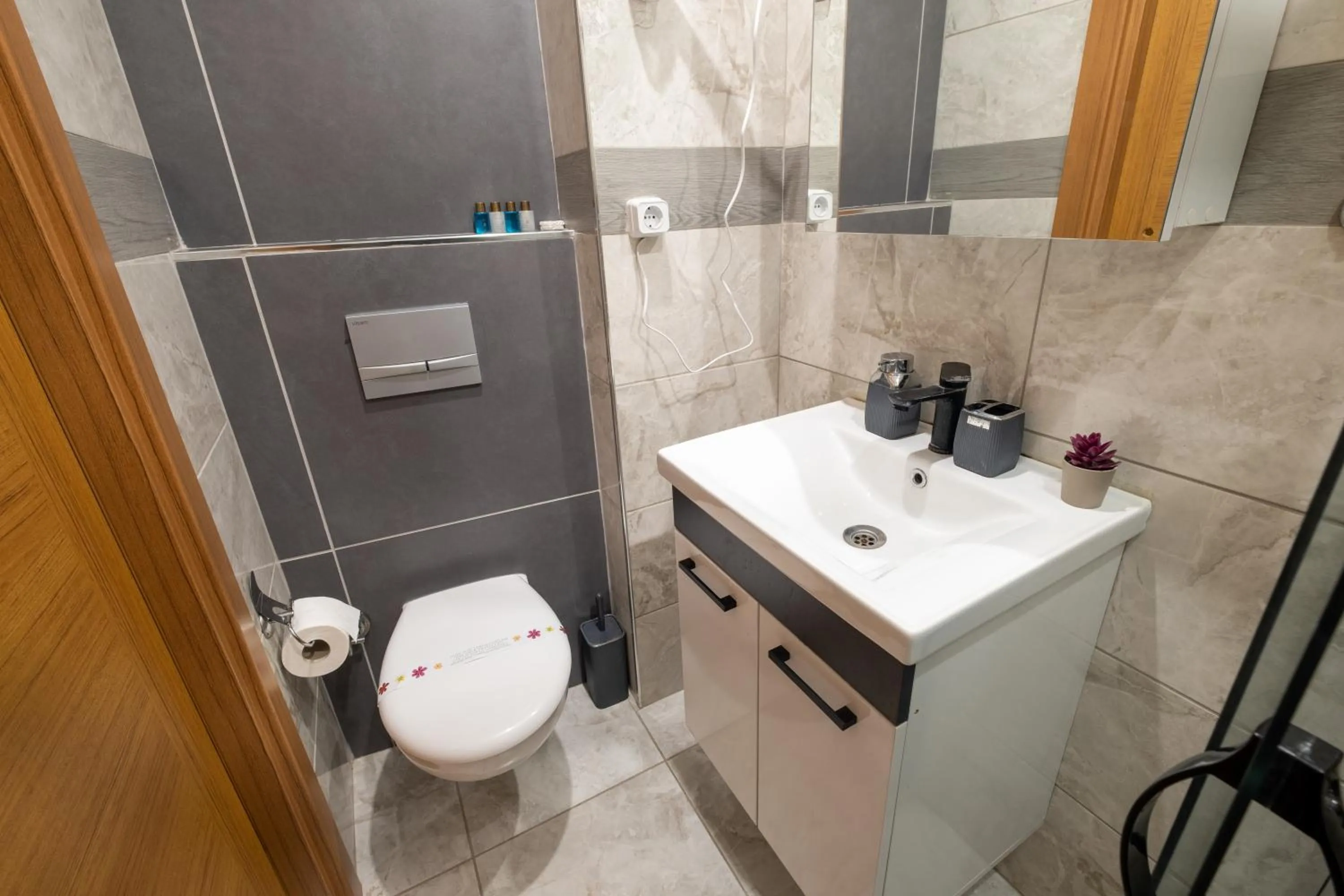 Toilet in İstanbulites Hotel