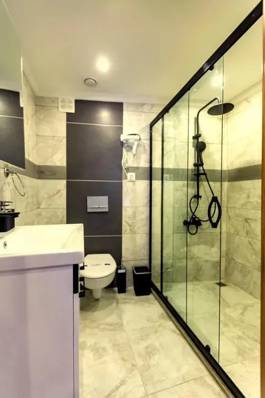Shower in İstanbulites Hotel