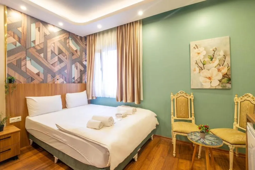 Seating area, Bed in İstanbulites Hotel
