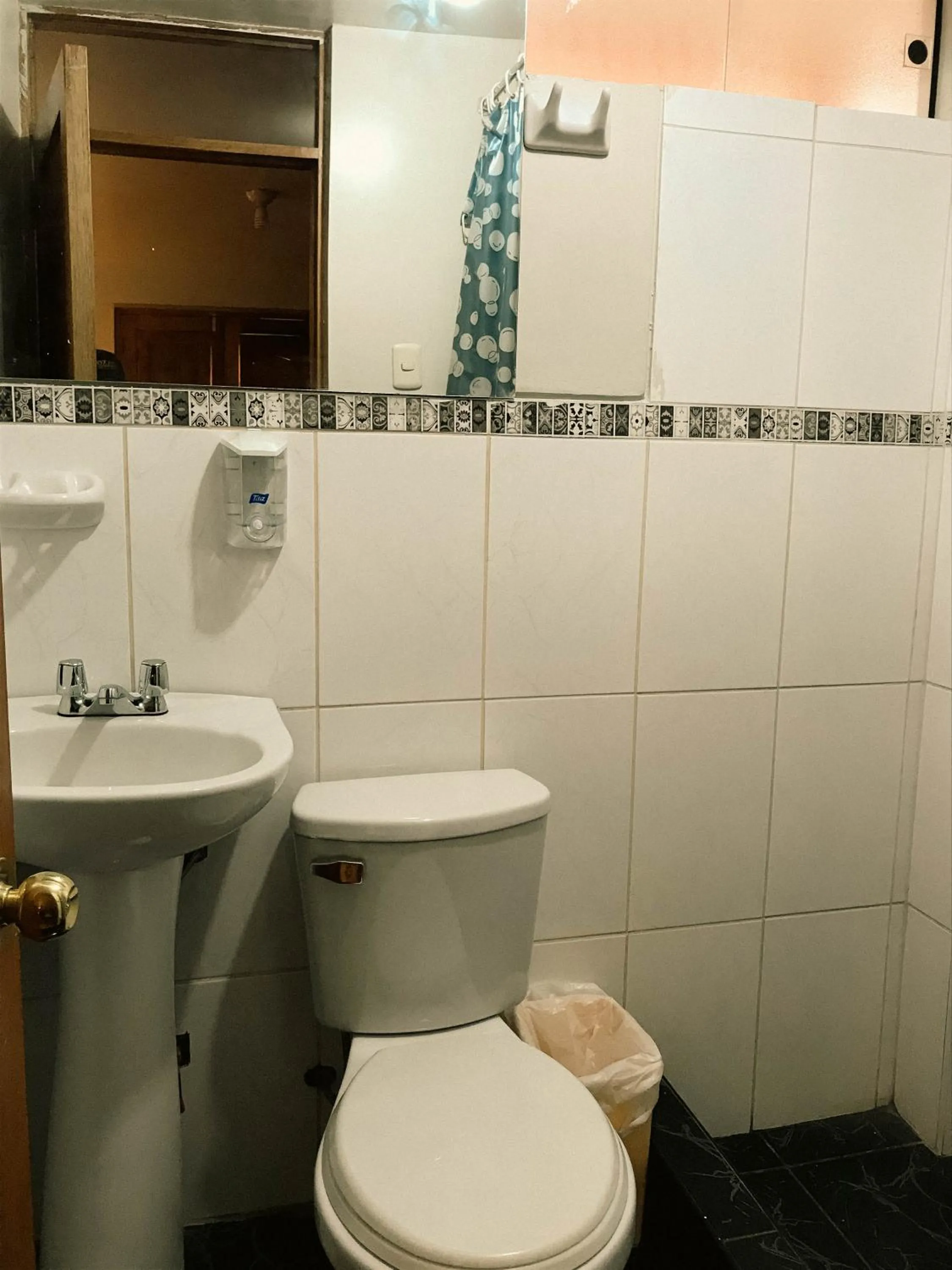 Shower in Nafis Casona Apu Linli Pisac