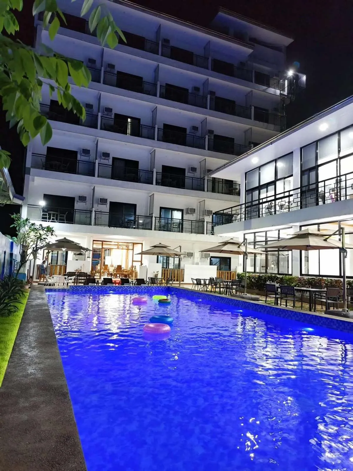 Swimming pool in Ocean Star Hotel Coron