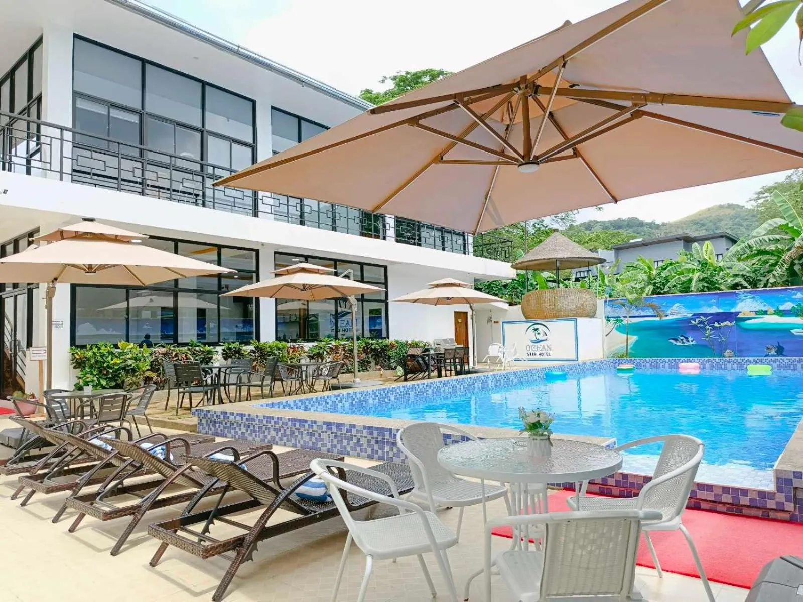 Swimming pool in Ocean Star Hotel Coron