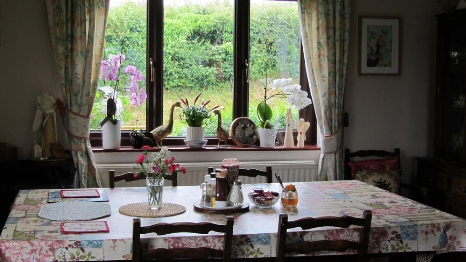 Dining area in Heathergate Cottage Dartmoor BnB