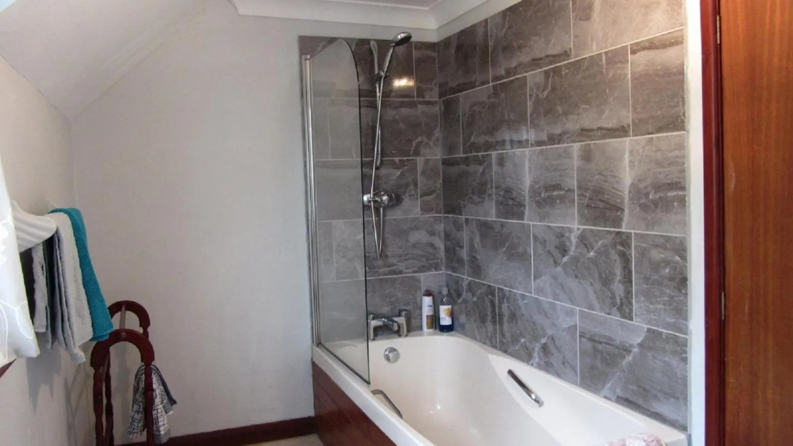 Shower in Heathergate Cottage Dartmoor BnB