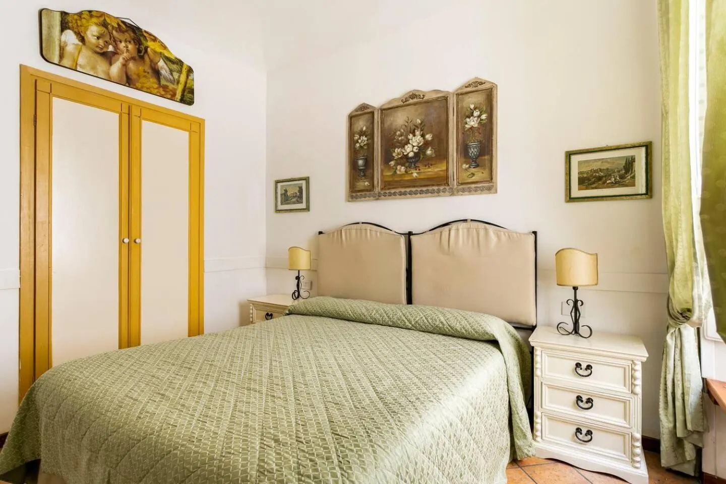 Bed in Scipioni Suites