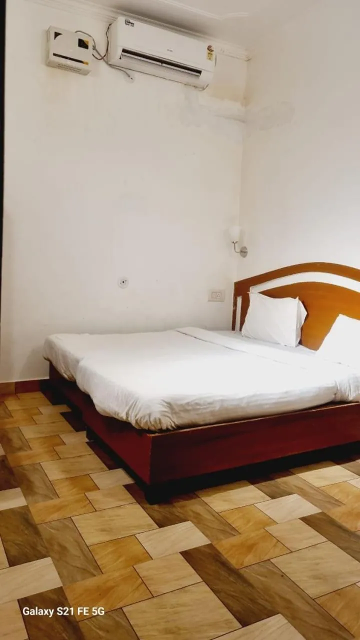 khush khush hotel