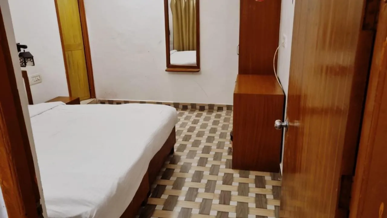 khush khush hotel