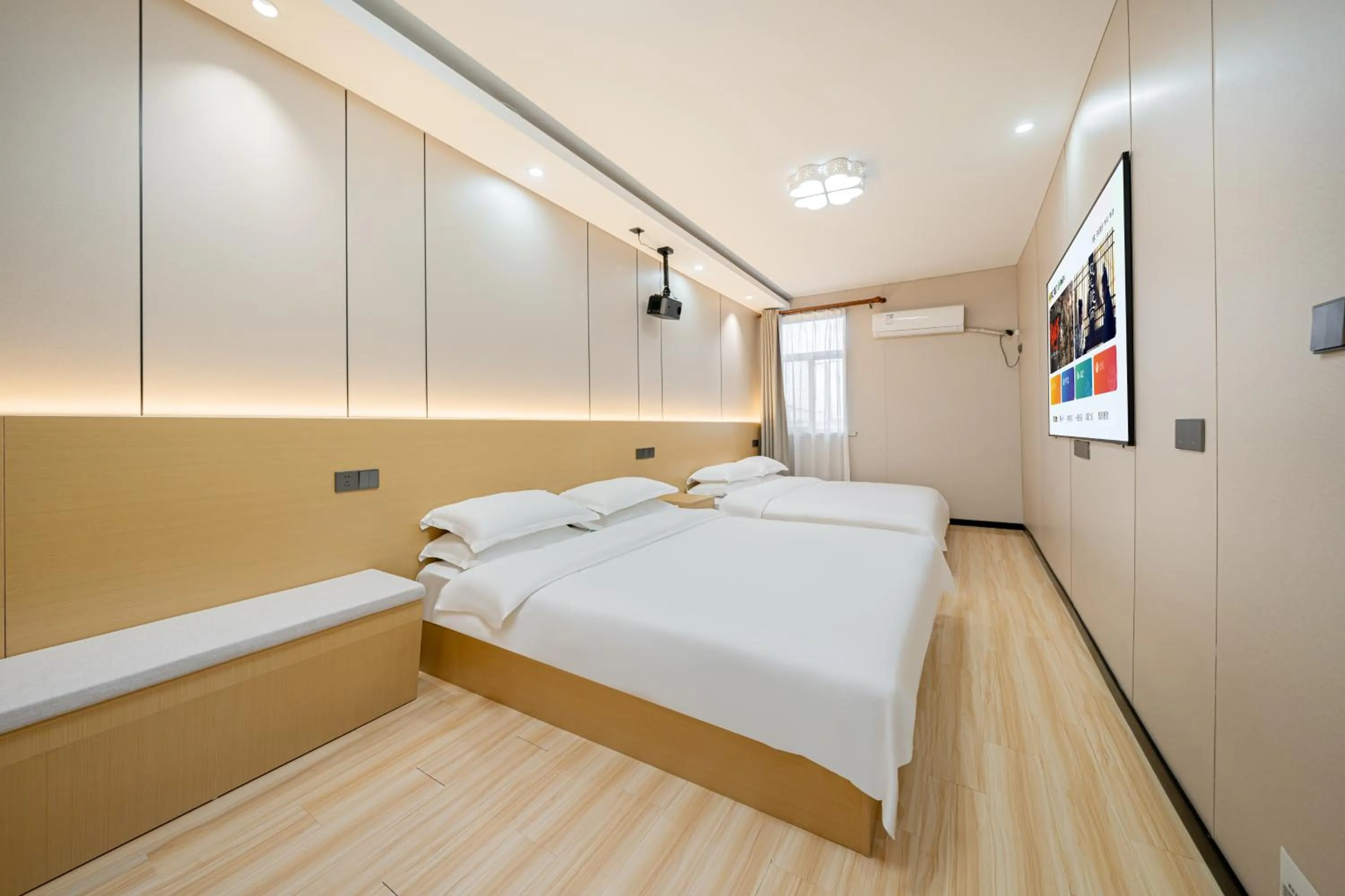 Bed in Shanghai Lanfeng Intelligent Light - Shanghai Disney Branch,Provide airport pickup service at PuD'ong Airport andDisneyland shuttle service