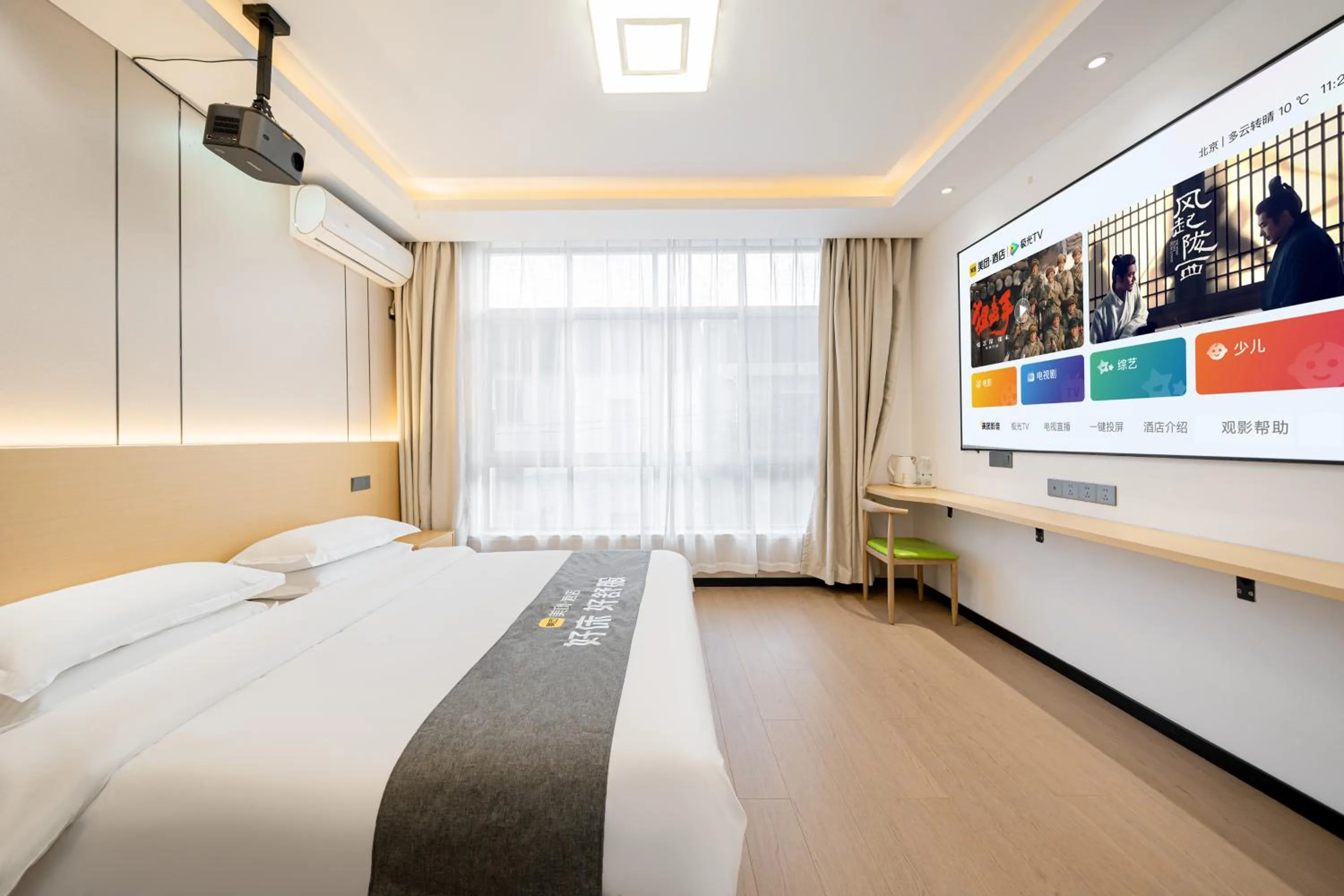 Bed in Shanghai Lanfeng Intelligent Light - Shanghai Disney Branch,Provide airport pickup service at PuD'ong Airport andDisneyland shuttle service