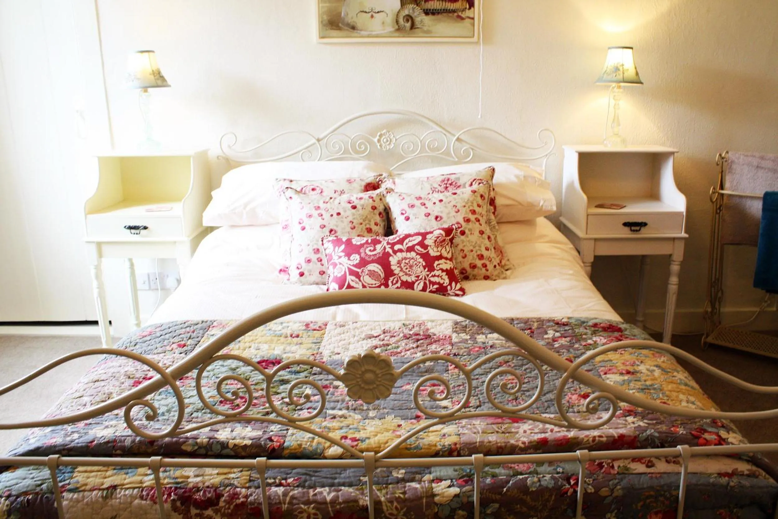 Bedroom, Bed in Willow Tree Farm