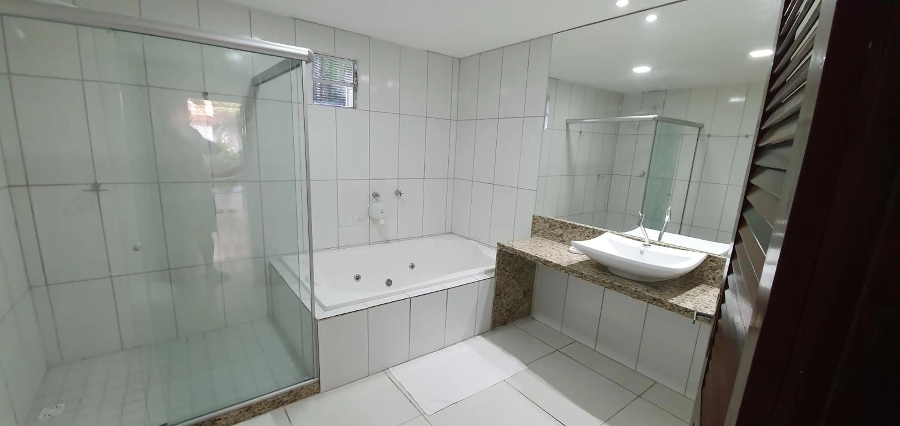 Shower in Pousada das Oliveiras