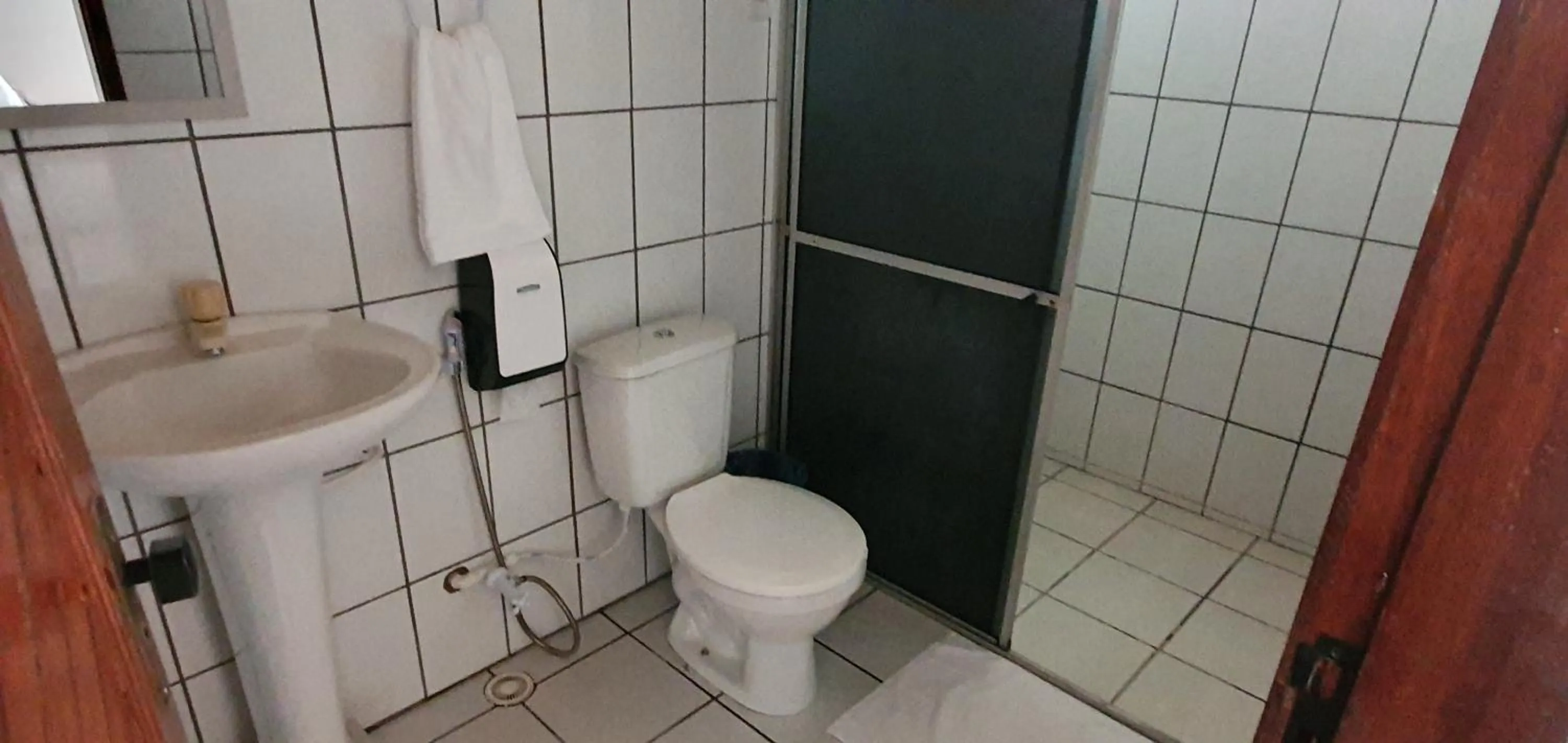 Toilet in Pousada das Oliveiras