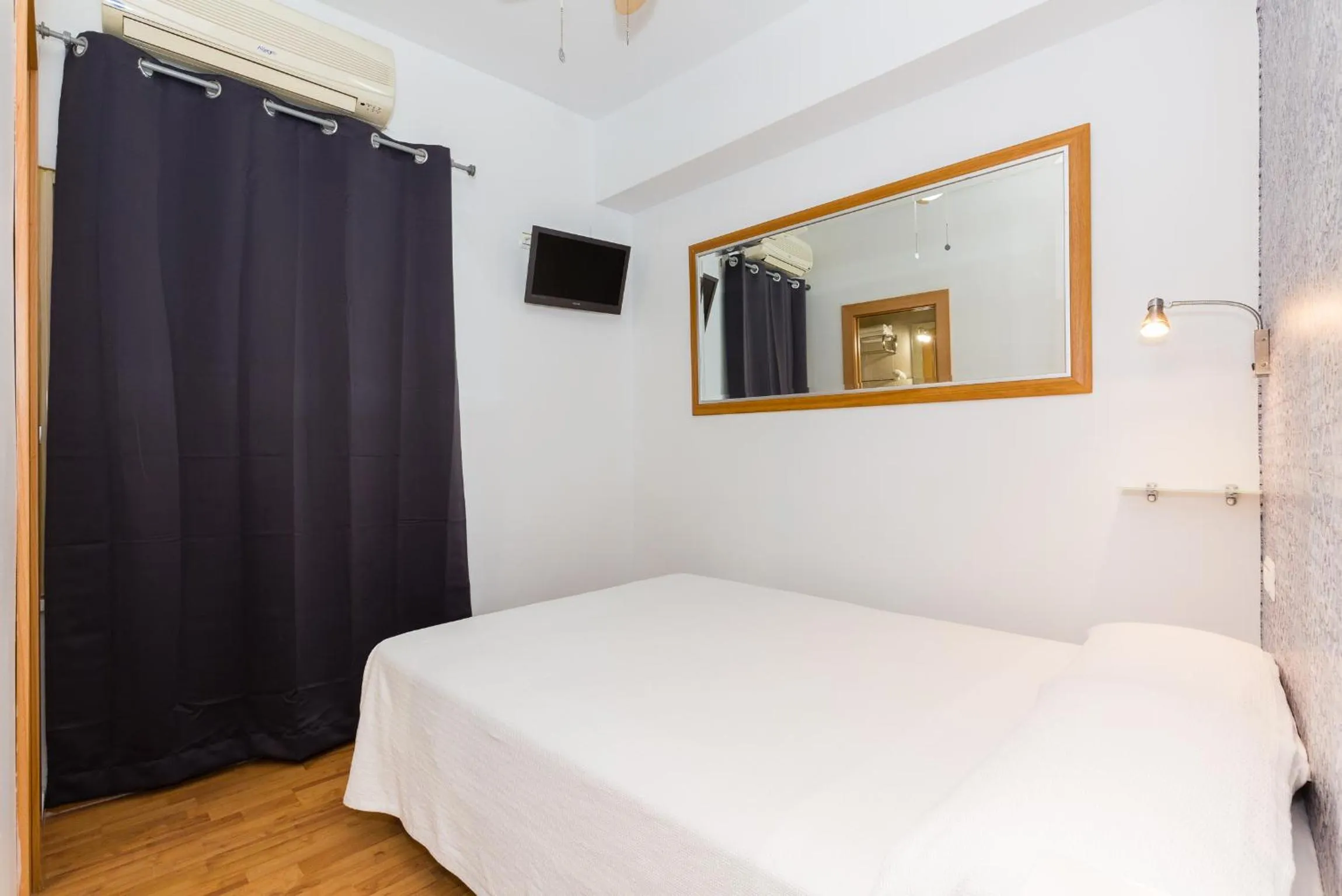 Photo of the whole room, Bed in Guadalupe Cozy Inns