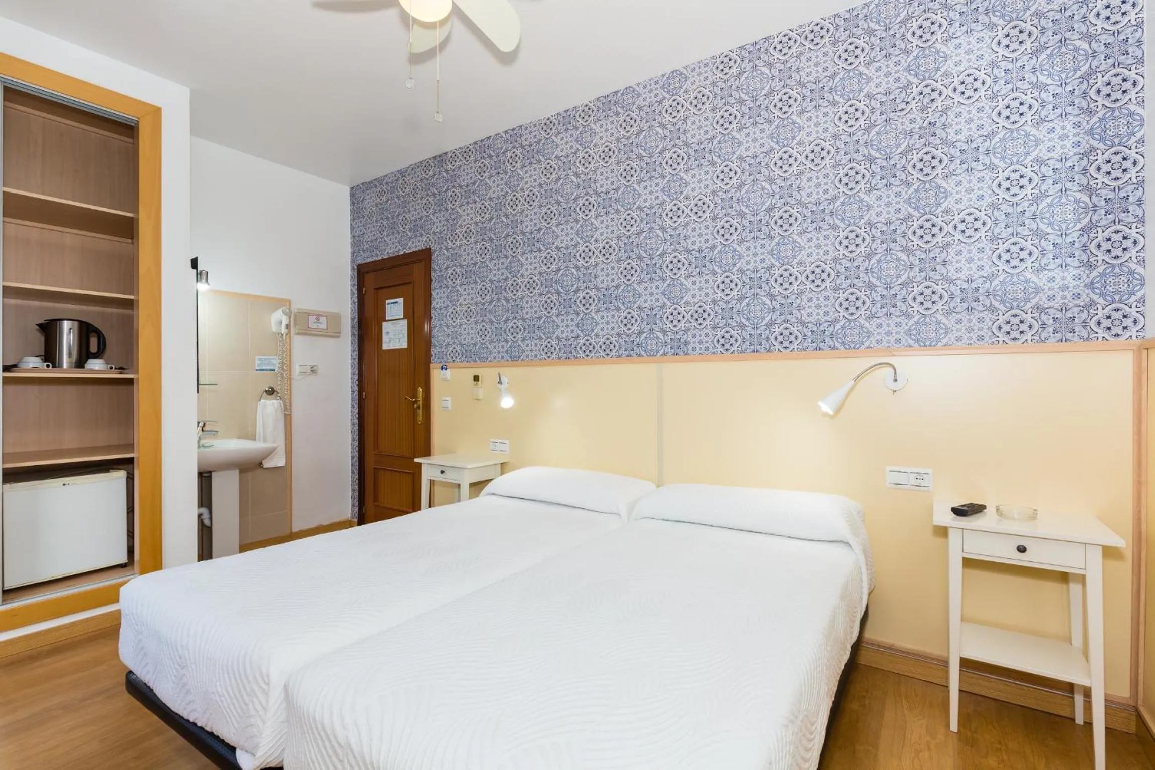 Photo of the whole room, Bed in Guadalupe Cozy Inns