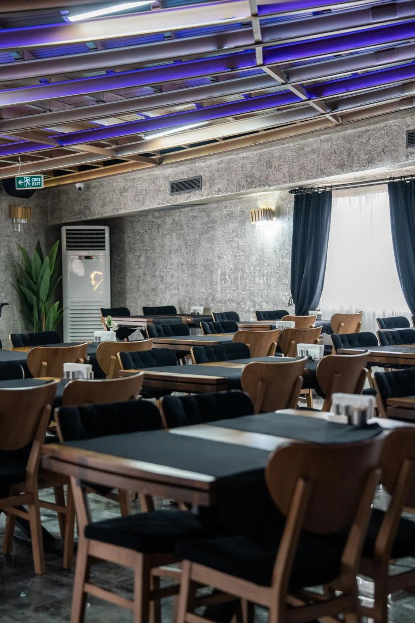 Restaurant/places to eat in saffari otel