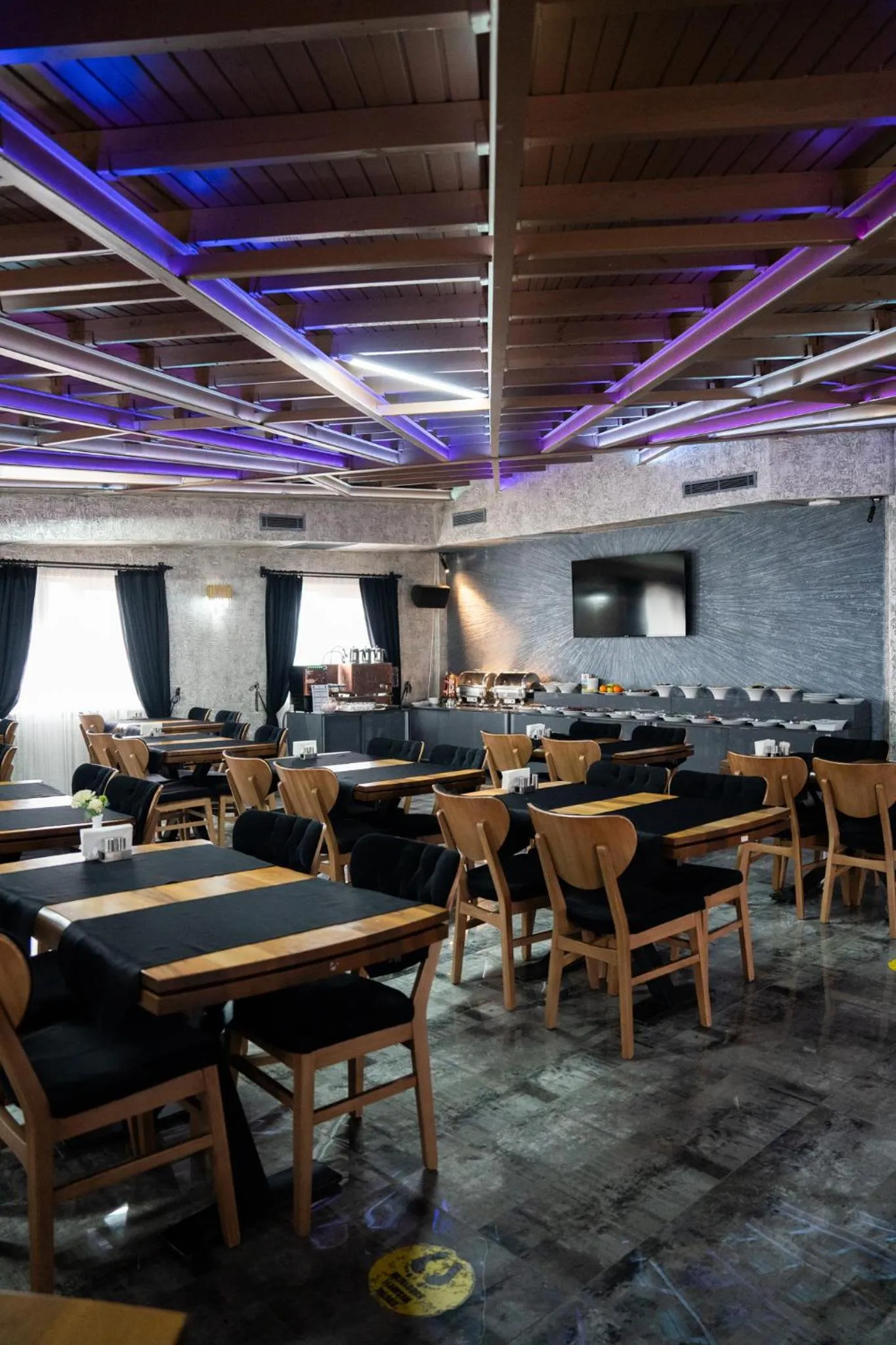 Restaurant/places to eat in saffari otel