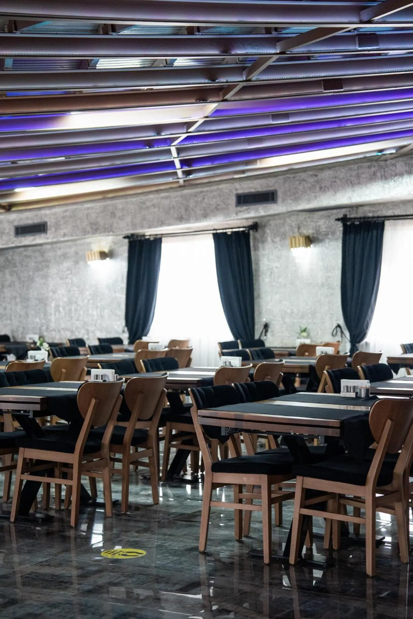 Restaurant/places to eat in saffari otel