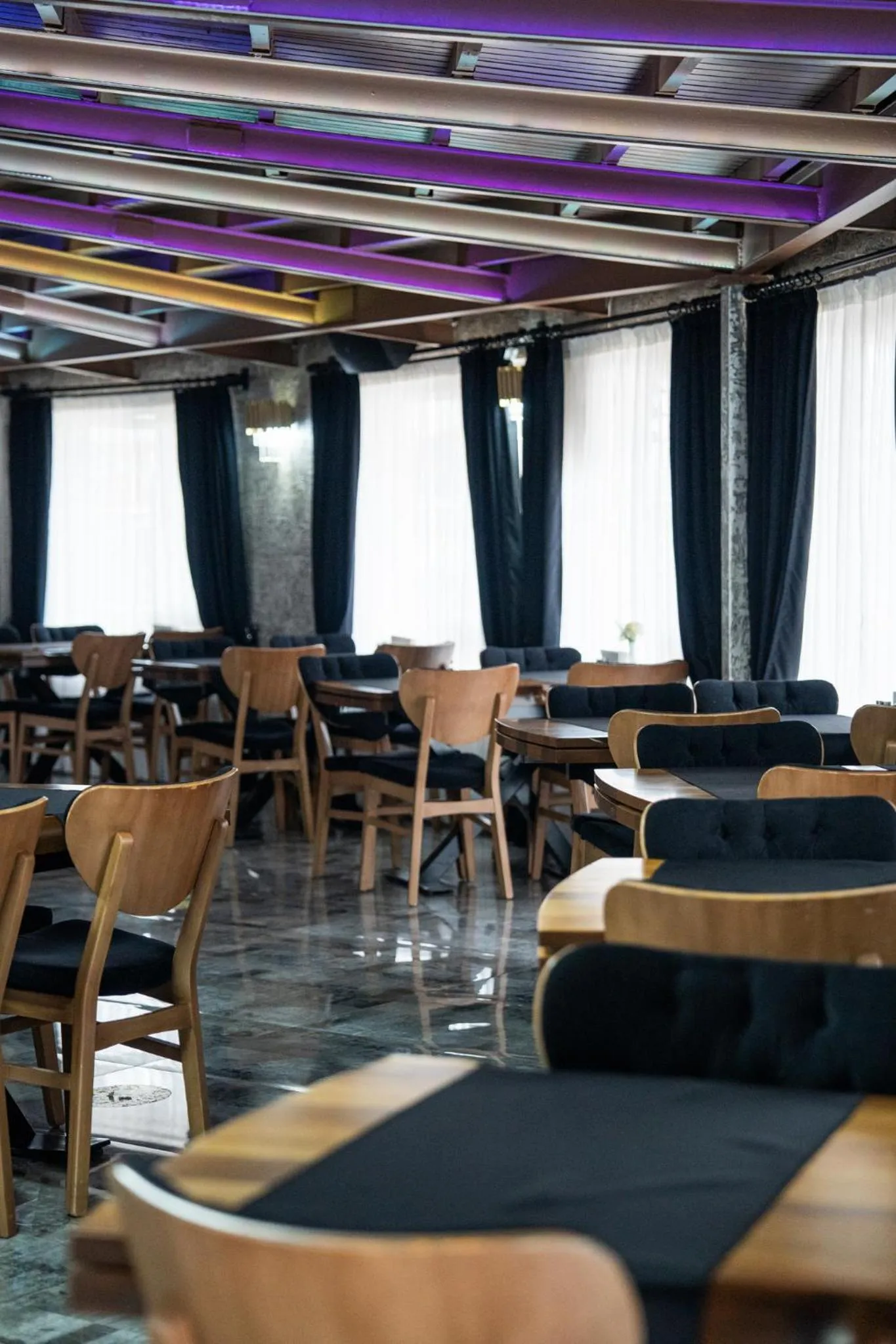 Restaurant/places to eat in saffari otel