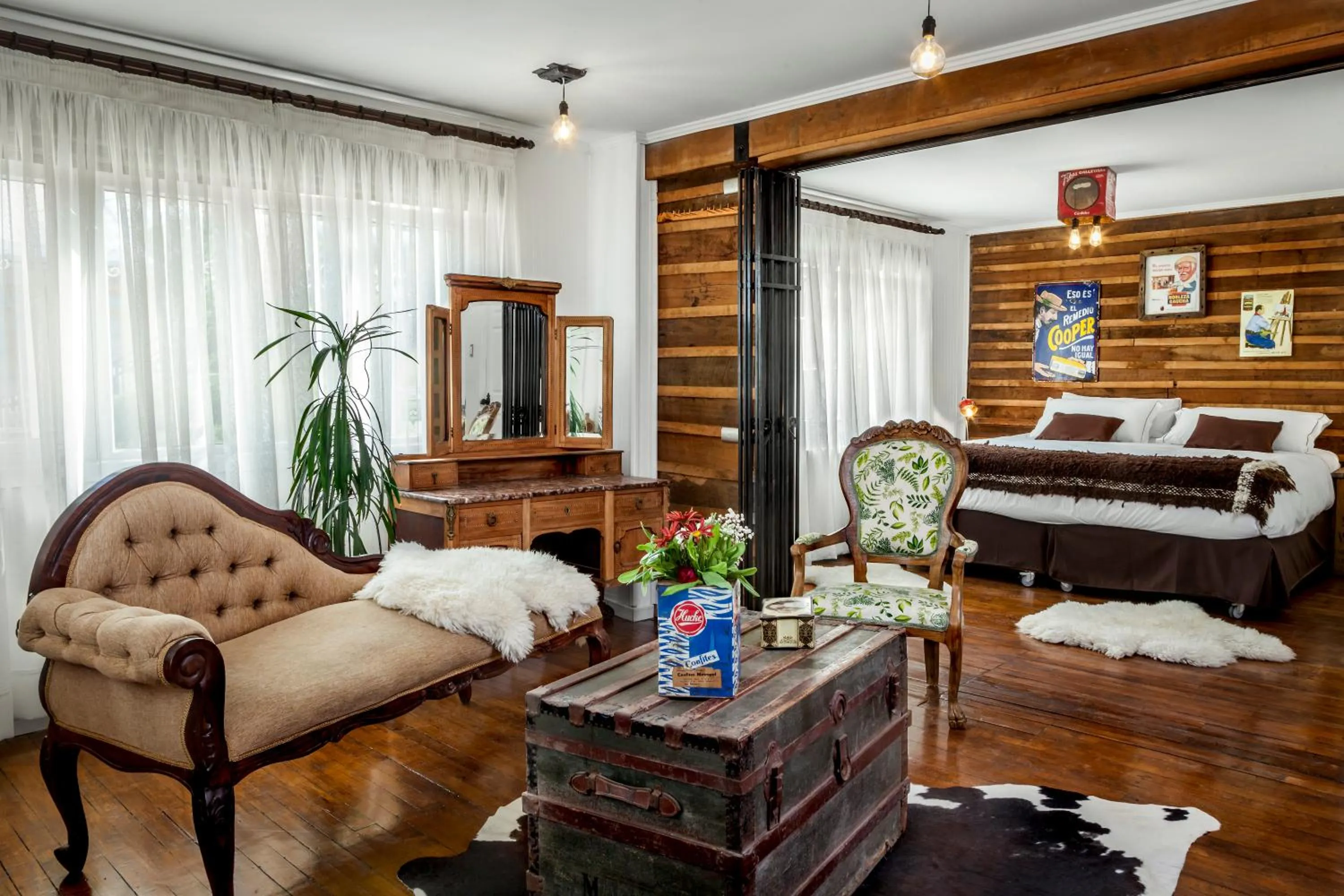 Living room, Bed in Hotel Boutique La Yegua Loca
