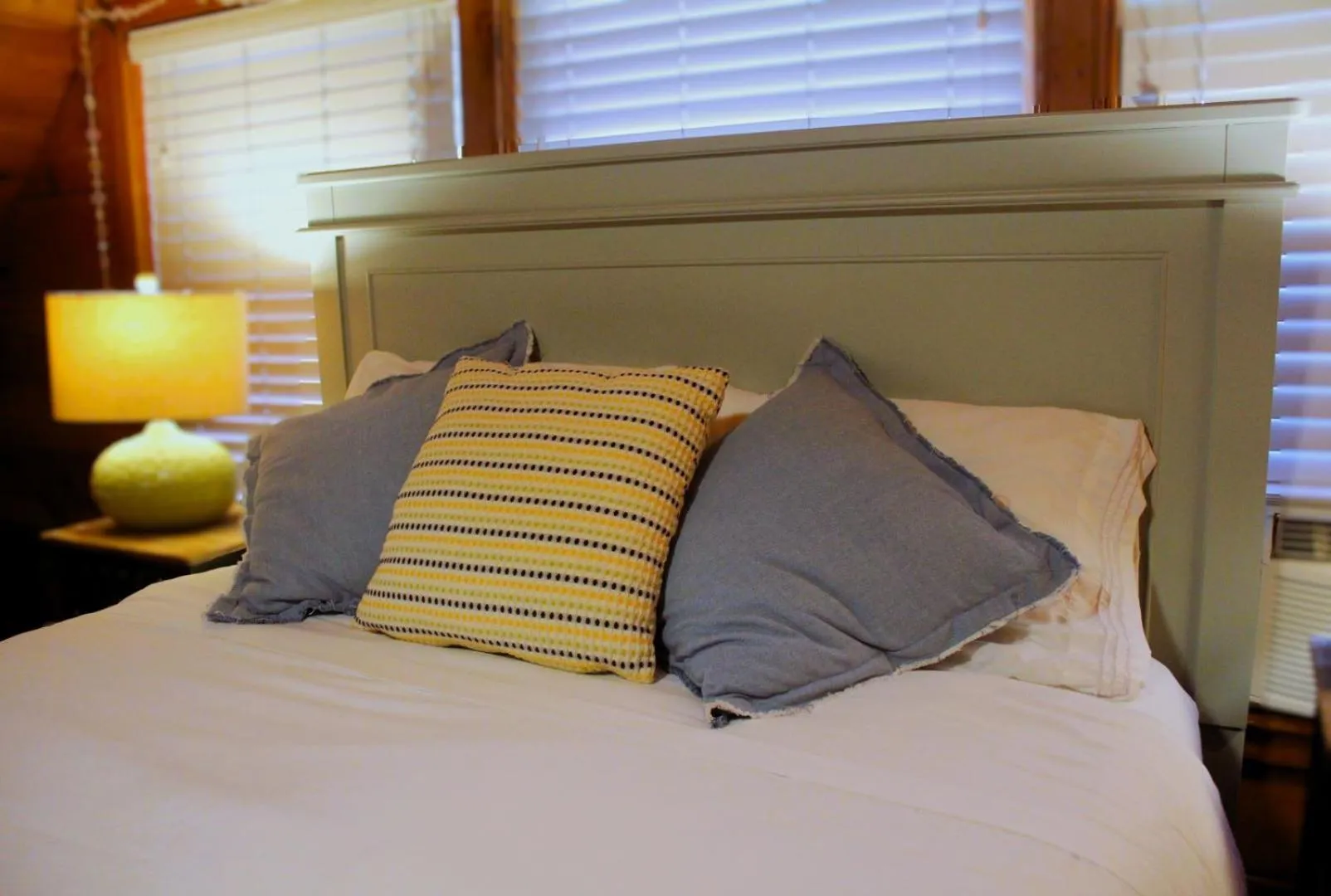 Bed in Elliott House Boutique Inn