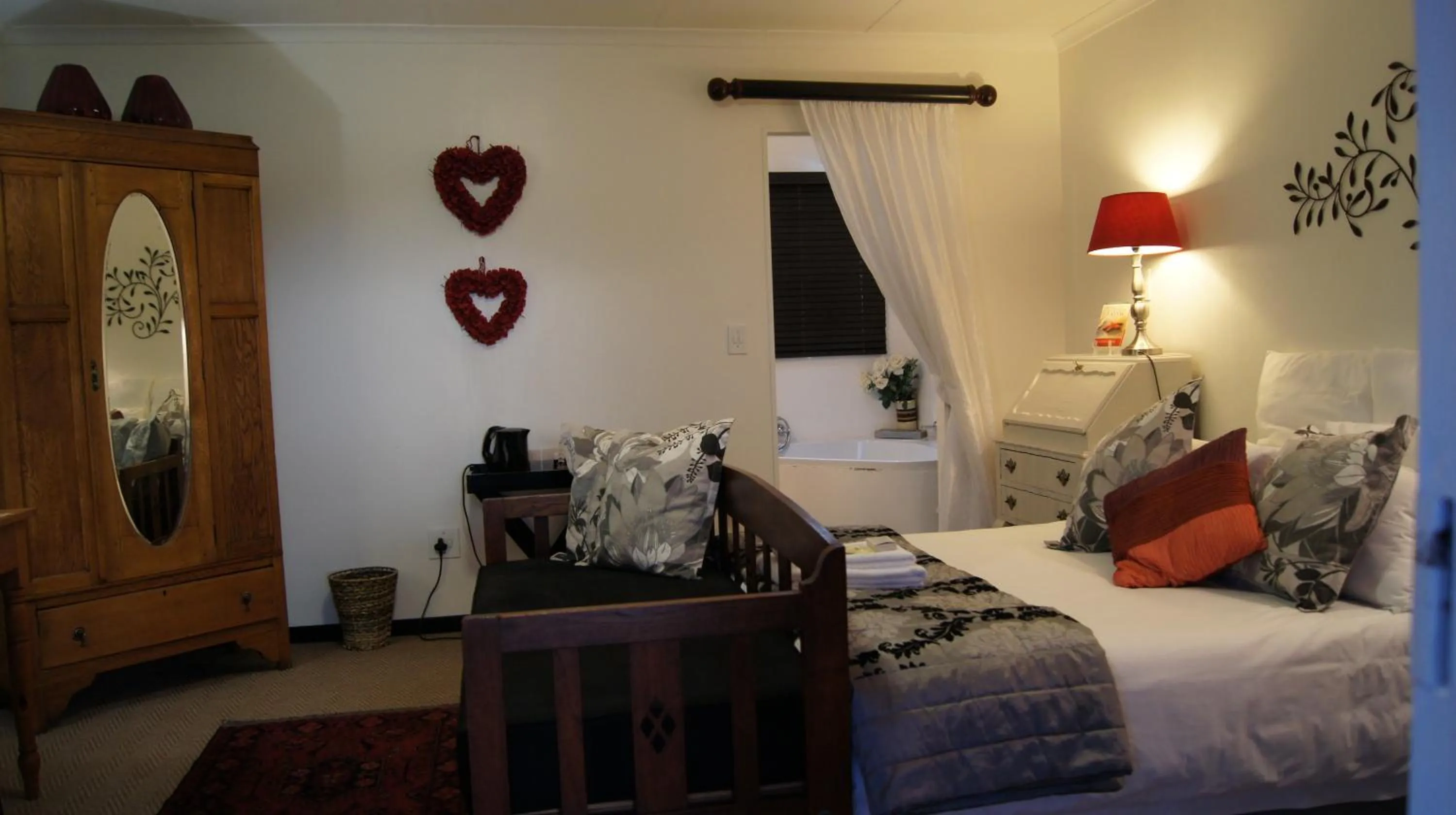 Bed in Cunningham Cottage Guest House