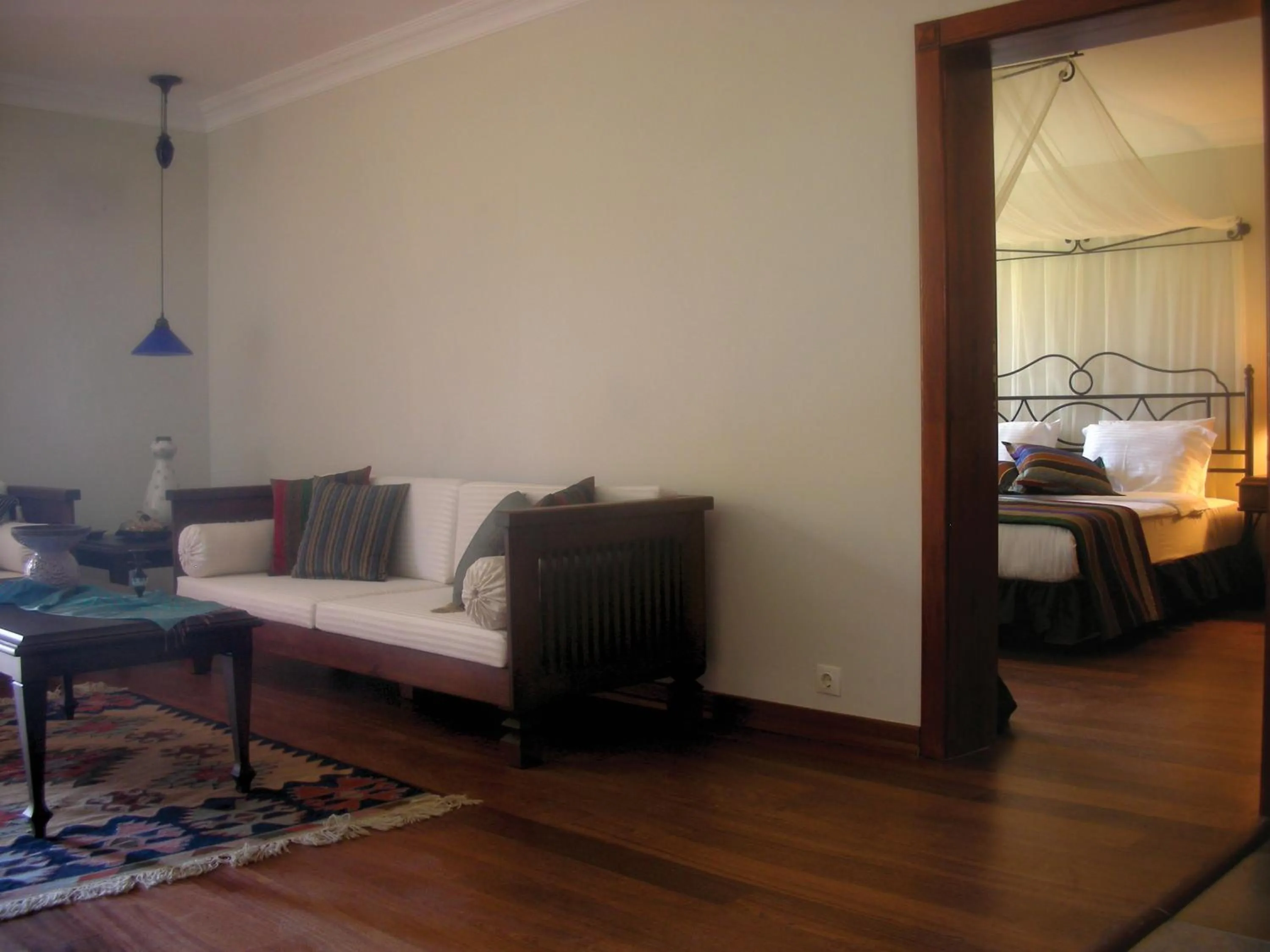 Seating area in Maris Hotel